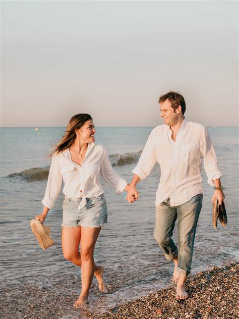 ideas de fotos en pareja en la playa|10 ideas de fotos originales para parejas en la playa.